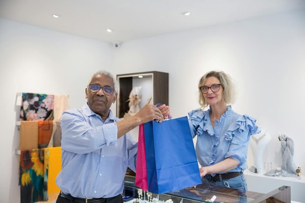 Bijoux laudaris : pièces en argent et acier pour une foi éclatante